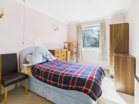 1 bedroom Retirement property for sale in Hillstead Court, Basingstoke, RG21