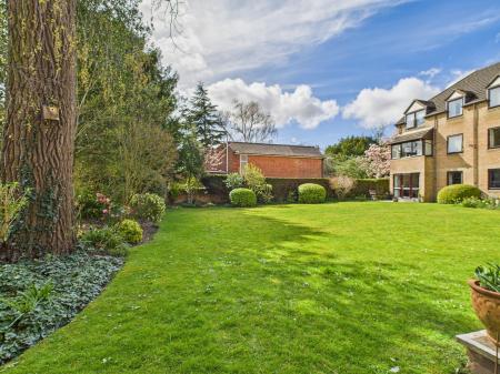 1 bedroom Retirement property for sale in Hillstead Court, Basingstoke, RG21