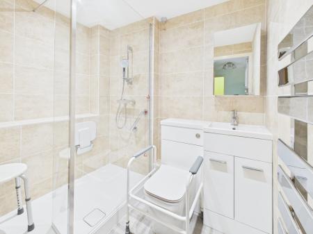 1 bedroom Retirement property for sale in Hillstead Court, Basingstoke, RG21