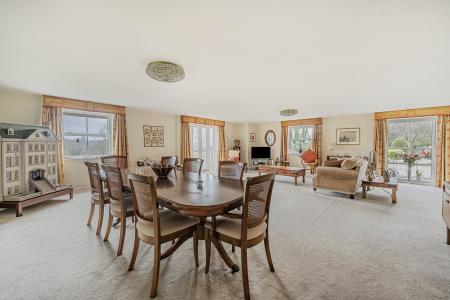 2 bedroom Apartment for sale in Shawford Road, Winchester, SO21