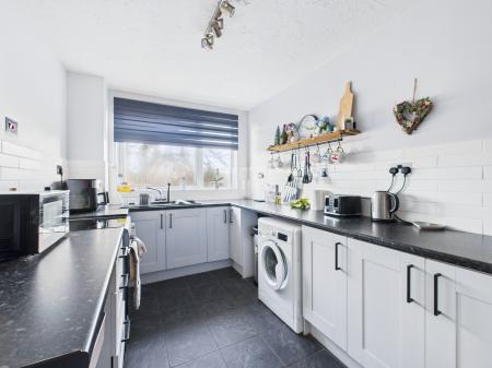 2 bedroom Flat for sale in White House Close, Basingstoke, RG22