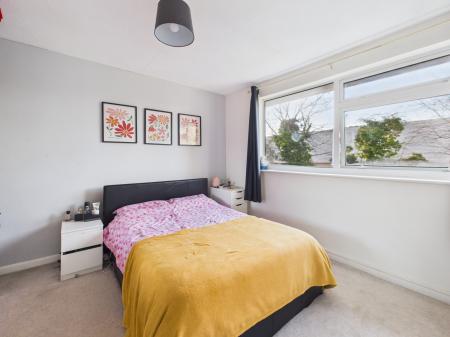 2 bedroom Flat for sale in White House Close, Basingstoke, RG22