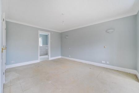 5 bedroom Detached house for sale in The Limes, Basingstoke, RG22