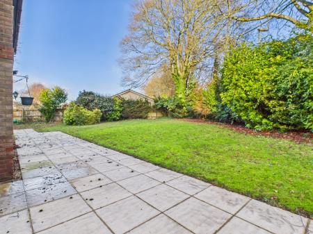 5 bedroom Detached house for sale in The Limes, Basingstoke, RG22