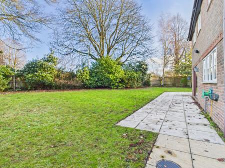 5 bedroom Detached house for sale in The Limes, Basingstoke, RG22