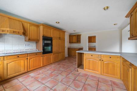 5 bedroom Detached house for sale in The Limes, Basingstoke, RG22