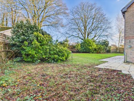 5 bedroom Detached house for sale in The Limes, Basingstoke, RG22