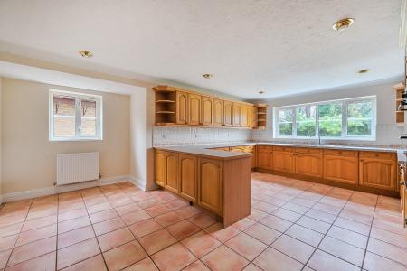 5 bedroom Detached house for sale in The Limes, Basingstoke, RG22