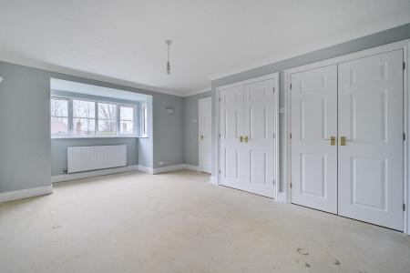 5 bedroom Detached house for sale in The Limes, Basingstoke, RG22