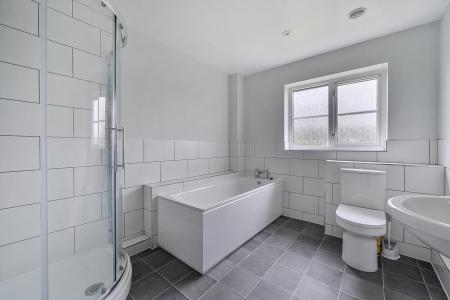 5 bedroom Detached house for sale in The Limes, Basingstoke, RG22