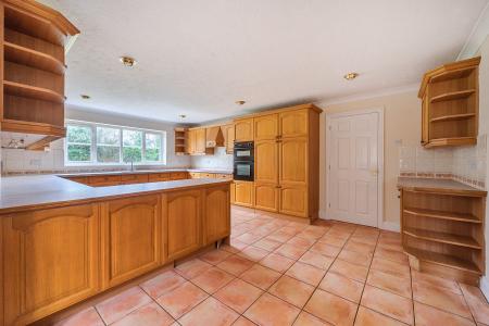5 bedroom Detached house for sale in The Limes, Basingstoke, RG22