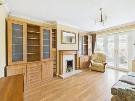 2 bedroom Bungalow for sale in High Drive, Berg Estate, Basingstoke, RG22