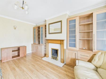 2 bedroom Bungalow for sale in High Drive, Berg Estate, Basingstoke, RG22