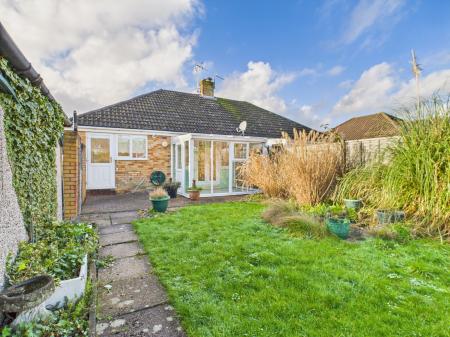 2 bedroom Bungalow for sale in High Drive, Berg Estate, Basingstoke, RG22