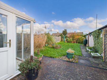 2 bedroom Bungalow for sale in High Drive, Berg Estate, Basingstoke, RG22
