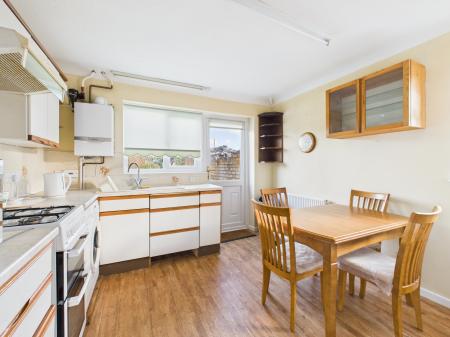 2 bedroom Bungalow for sale in High Drive, Berg Estate, Basingstoke, RG22