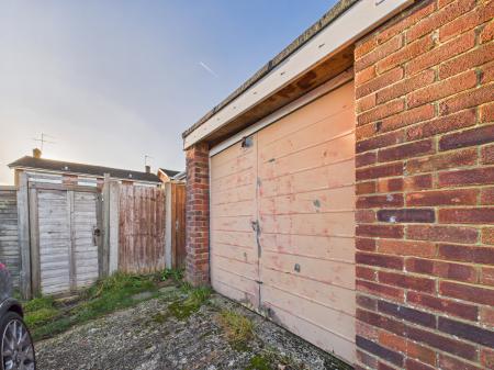 3 bedroom Terraced House for sale in Stukeley Road, Basingstoke, RG21