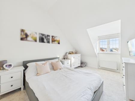 3 bedroom Town house for sale in Greenkeepers Avenue, Basingstoke, RG23