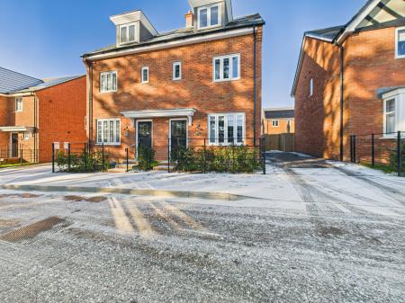 Greenkeepers Avenue, Basingstoke, RG23