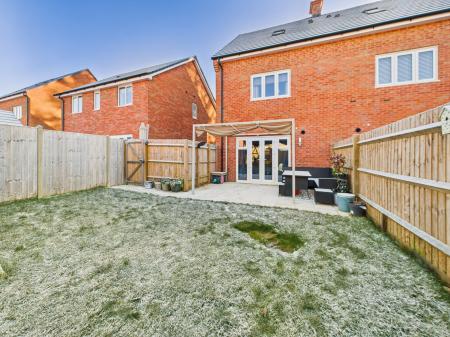 3 bedroom Town house for sale in Greenkeepers Avenue, Basingstoke, RG23