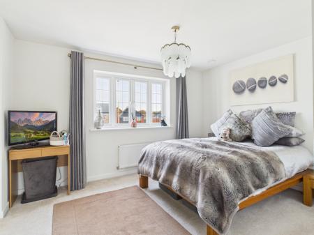 3 bedroom Detached house for sale in Greenkeepers Avenue, Beggarwood, Basingstoke, RG23