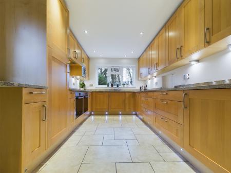 4 bedroom Detached house for sale in Thyme Close, Chineham, Basingstoke, RG24