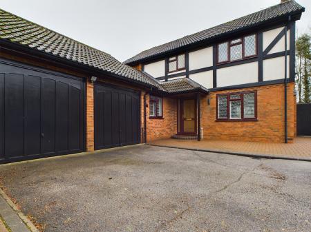 4 bedroom Detached house for sale in Thyme Close, Chineham, Basingstoke, RG24