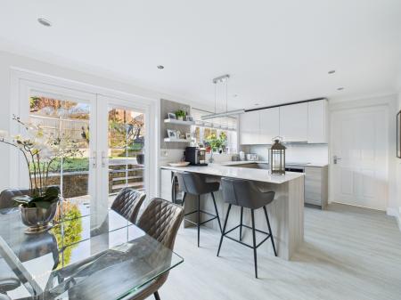 4 bedroom Detached house for sale in Saffron Close, Chineham, Basingstoke, RG24