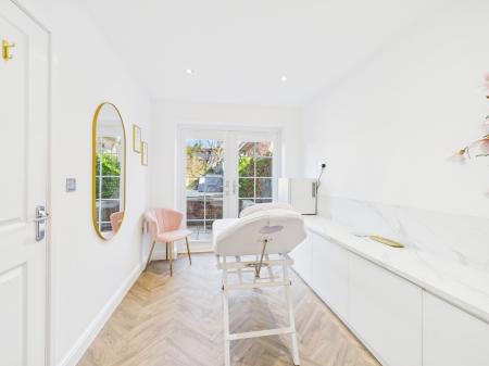 4 bedroom Detached house for sale in Saffron Close, Chineham, Basingstoke, RG24