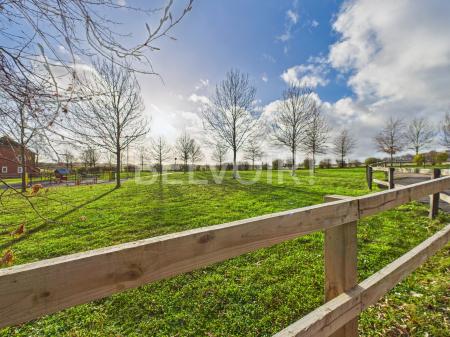 4 bedroom Detached house to let in Dorset Crescent, Worting, Basingstoke, RG22