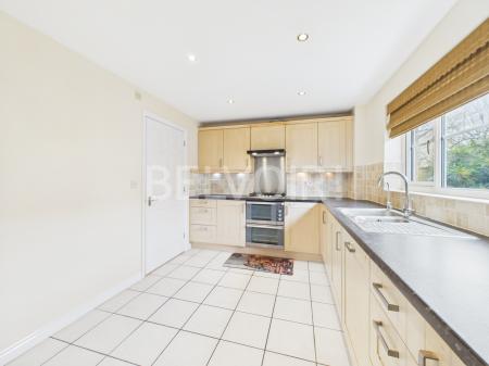 4 bedroom Detached house to let in Dorset Crescent, Worting, Basingstoke, RG22