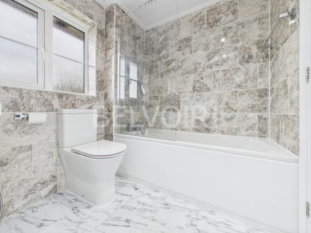 4 bedroom Detached house to let in Dorset Crescent, Worting, Basingstoke, RG22