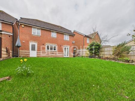 4 bedroom Detached house to let in Dorset Crescent, Worting, Basingstoke, RG22