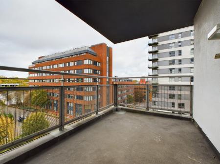 2 bedroom Flat to let in Crown Heights, Alencon Link, Basingstoke, RG21