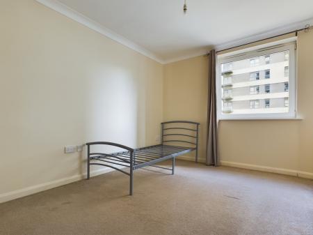 2 bedroom Flat to let in Crown Heights, Alencon Link, Basingstoke, RG21