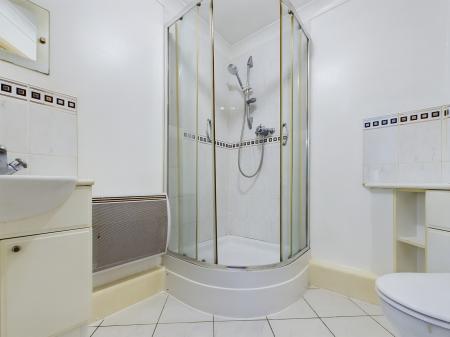 2 bedroom Flat to let in Crown Heights, Alencon Link, Basingstoke, RG21