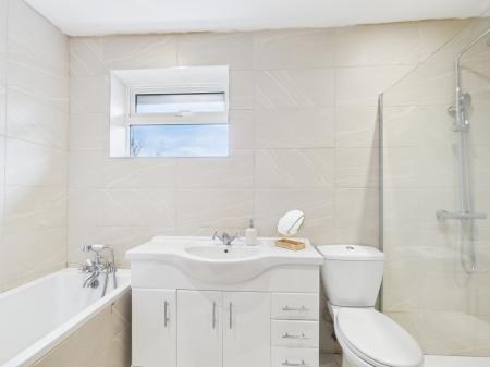 4 bedroom Detached bungalow for sale in Roman Road, Basingstoke, RG23