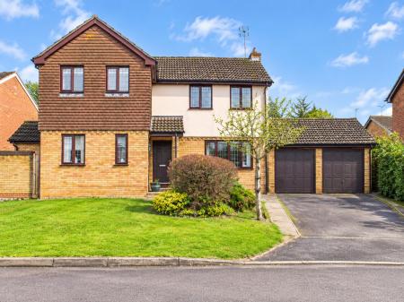 4 bedroom Detached house for sale in Thyme Close, Chineham, Basingstoke, RG24