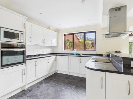 4 bedroom Detached house for sale in Thyme Close, Chineham, Basingstoke, RG24