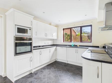 4 bedroom Detached house for sale in Thyme Close, Chineham, Basingstoke, RG24