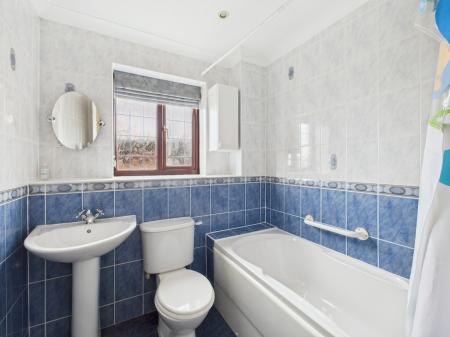 4 bedroom Detached house for sale in Thyme Close, Chineham, Basingstoke, RG24