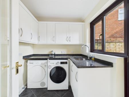 4 bedroom Detached house for sale in Thyme Close, Chineham, Basingstoke, RG24