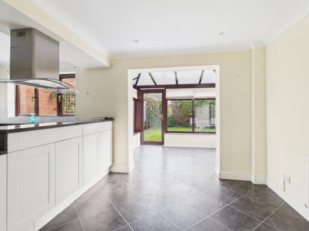 4 bedroom Detached house for sale in Thyme Close, Chineham, Basingstoke, RG24