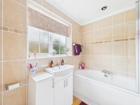 3 bedroom Detached house for sale in Lavender Road, Basingstoke, RG22