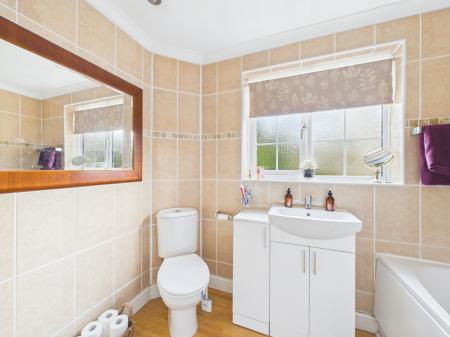 3 bedroom Detached house for sale in Lavender Road, Basingstoke, RG22