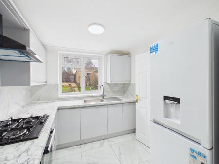 2 bedroom Terraced House to let in Oakridge Road, Oakridge, Basingstoke, RG21