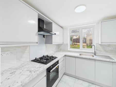 2 bedroom Terraced House to let in Oakridge Road, Oakridge, Basingstoke, RG21