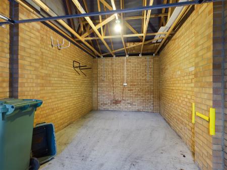 5 bedroom Terraced House to let in John Liddell Way, Chapel Gate, Basingstoke, RG21