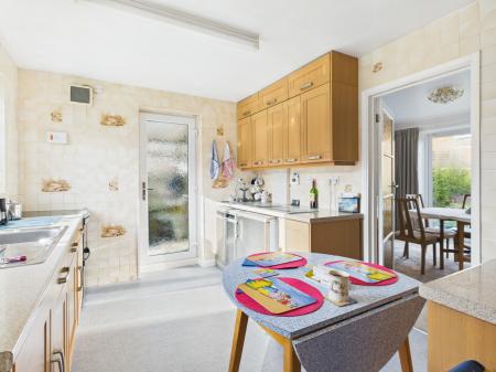 4 bedroom Detached house for sale in Poynings Crescent, Basingstoke, RG21