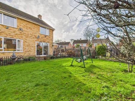 4 bedroom Detached house for sale in Poynings Crescent, Basingstoke, RG21